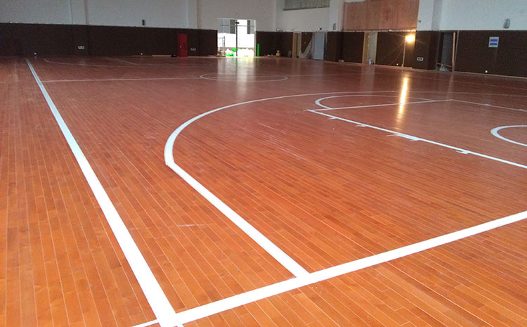 學校籃球館地板什么牌子好