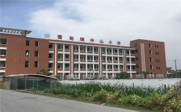 楓樺木體育運(yùn)動(dòng)地板廠家去哪找？