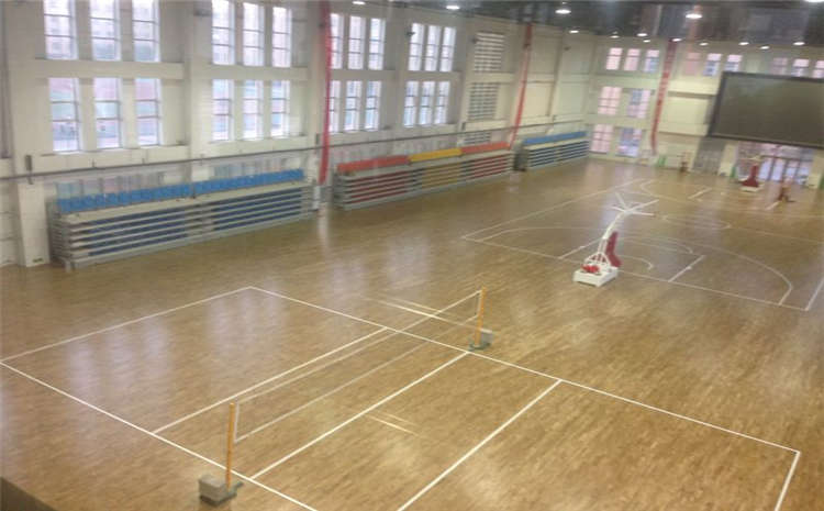 學校籃球場地木地板多少錢一平米？