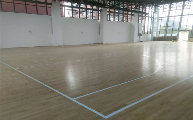 楓樺木NBA籃球場(chǎng)木地板怎么翻新