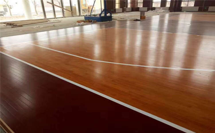 室內籃球館運動木地板材質哪種好？